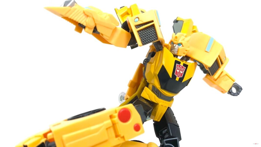In Hand Image Of Transformers Earthspark Bumble Deluxe Class  (1 of 37)